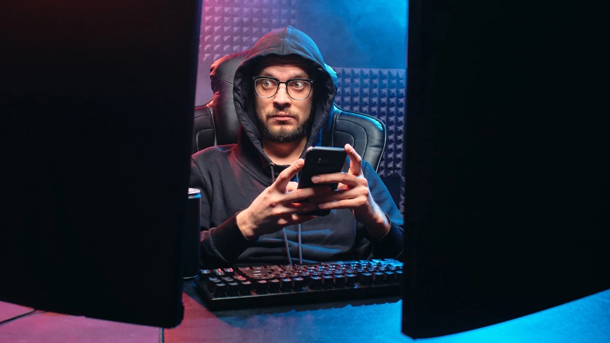 Comment le “Dark Web Monitoring” prévient-il les campagnes de phishing ciblées ?