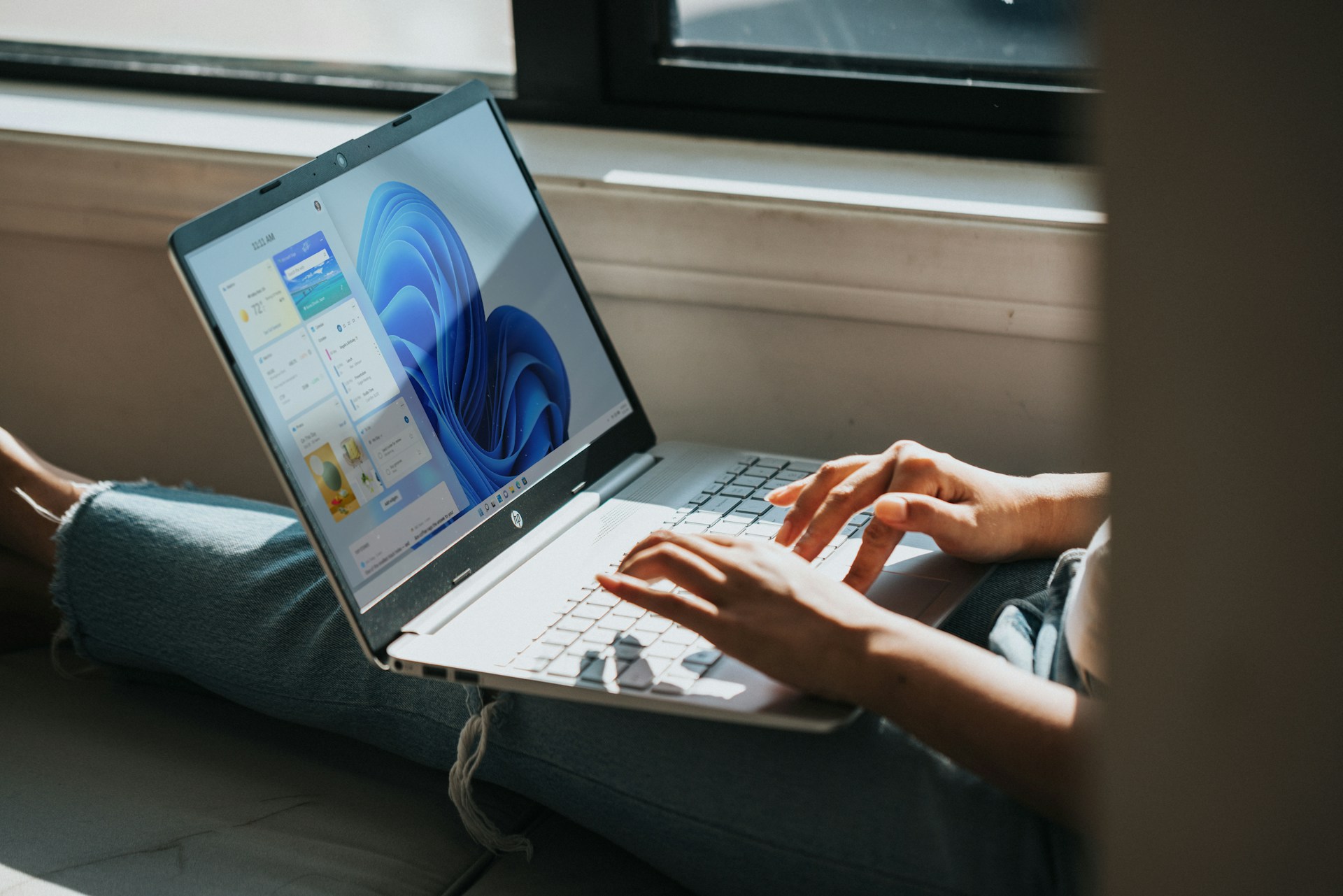 Windows 11 : adoption mondiale et enjeux de sécurité avant la fin de Windows 10