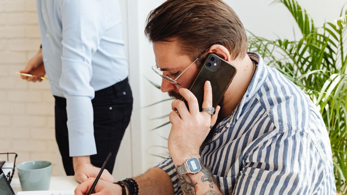 Quel pays utilise l’indicatif téléphonique 0377 ?