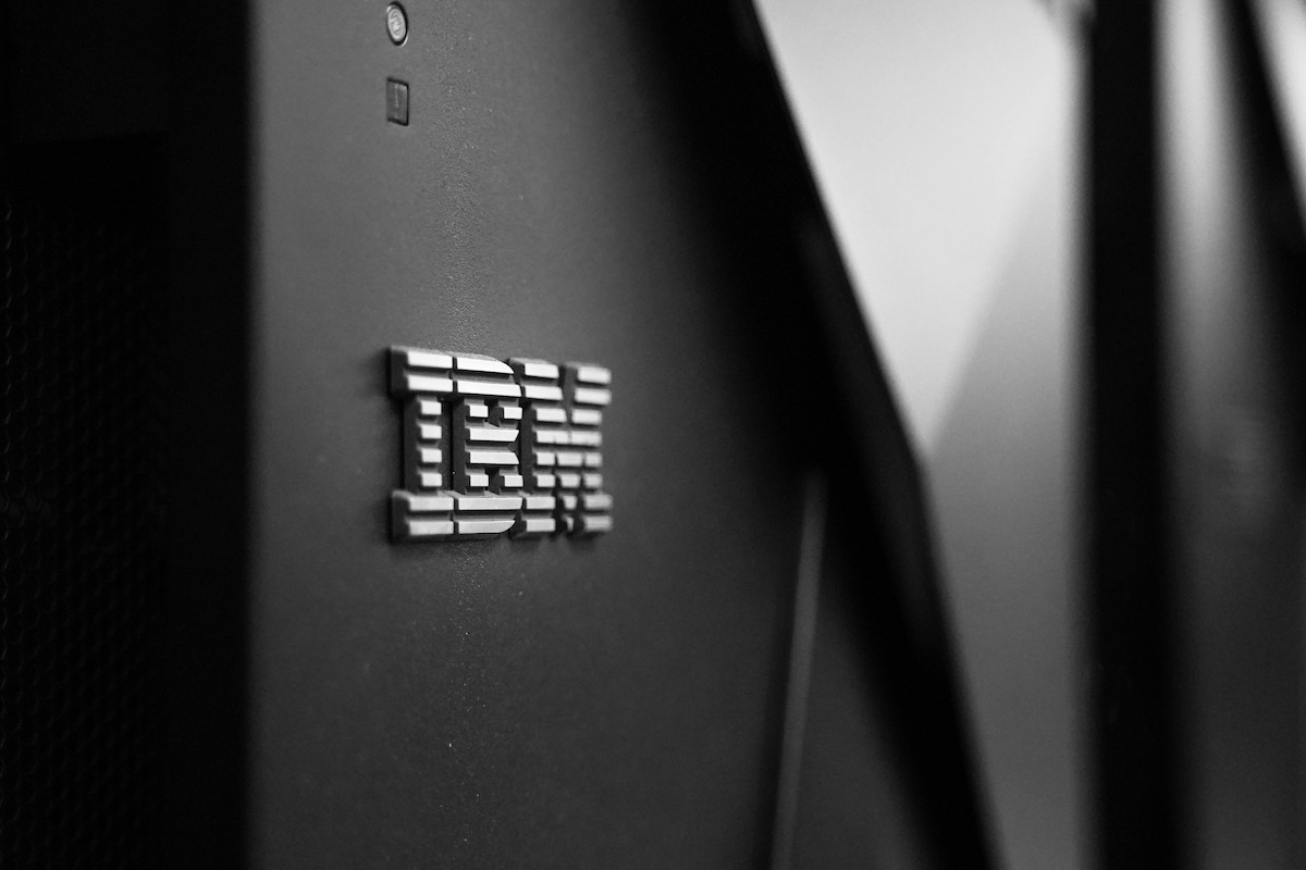IBM dans la course à l&rsquo;informatique quantique : les nouvelles puces Nighthawk et Loon