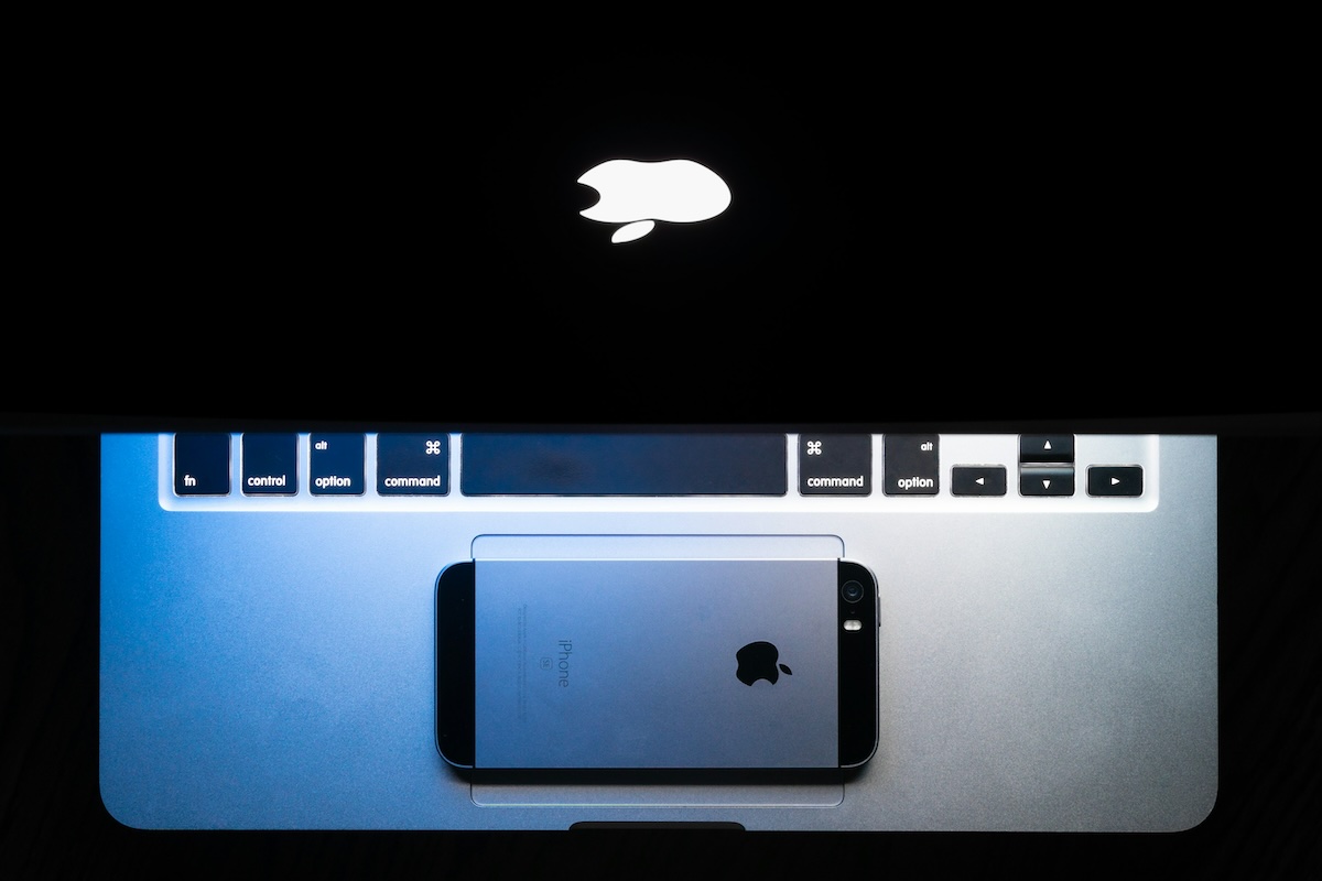 macOS 26.2 : amélioration de l&rsquo;éclairage en visioconférence avec Edge Light