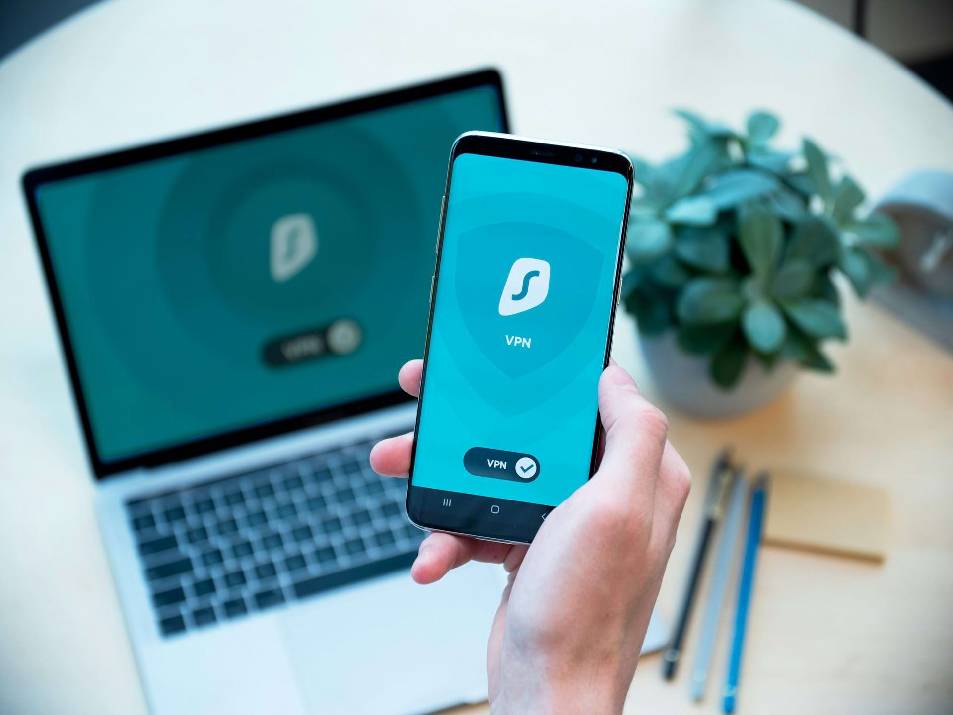 Comment fonctionne le tracking cross-device entre mobile et desktop ?