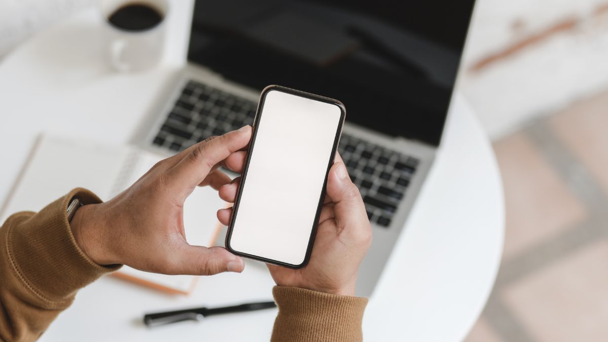 Google Messages active progressivement une détection IA des SMS de fraude bancaire